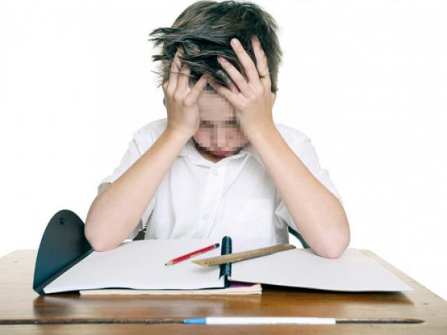 Con nhỏ viêm loét dạ dày, cha mẹ ngỡ ngàng