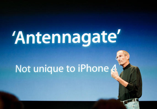 Nhìn lại cách Apple xử lý khủng khoảng vụ "Atennagate" 2010