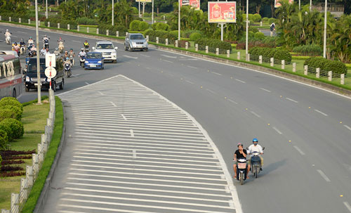 Ảnh: Rùng mình xe chạy ngược chiều trên cao tốc nghìn tỉ - 3