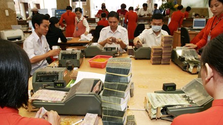 Hạ lãi suất: Bài toán khó cho Ngân hàng Nhà nước - 1