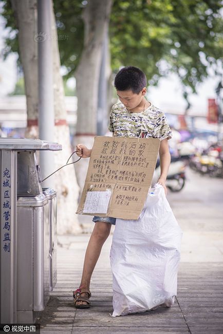 Cậu bé nhặt rác kiếm tiền chữa ung thư cho mẹ kế - 2