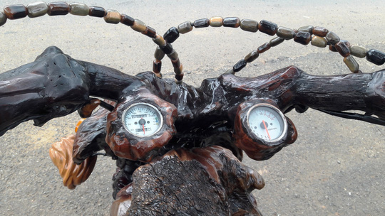 Độc đáo: Chiếc mô tô bằng gỗ độc nhất vô nhị ở Lâm Đồng - 9