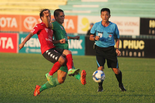 Hòa Long An, CĐV Cần Thơ suýt đánh nhau trên khán đài - 3