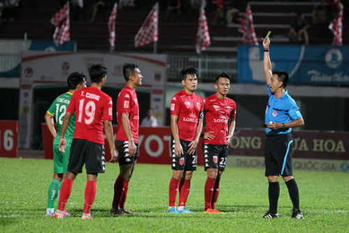 Hòa Long An, CĐV Cần Thơ suýt đánh nhau trên khán đài - 6