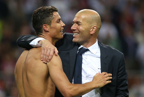 Real: Ronaldo trở lại ghi bàn như mưa trên sân tập - 2