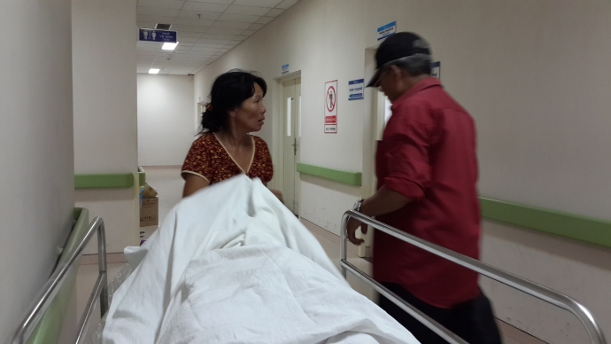 Ba ô tô đâm nhau, 9 người thương vong trên QL1 - 1