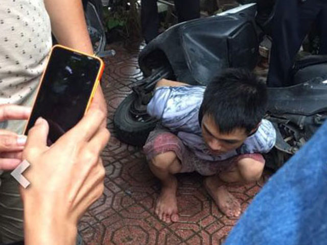 HN: Cướp điện thoại, lao vào hàng loạt người đi đường - 2