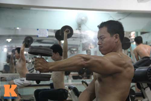 Nhà vô địch thế giới Lê Văn Công tập 6 múi như thế nào? - 2