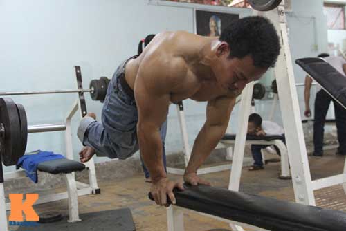 Nhà vô địch thế giới Lê Văn Công tập 6 múi như thế nào? - 3