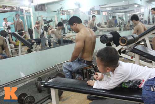 Nhà vô địch thế giới Lê Văn Công tập 6 múi như thế nào? - 4
