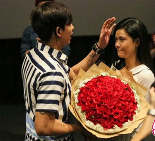 Trương Quỳnh Anh ngày càng bạo dạn với Tim nơi công cộng - 1