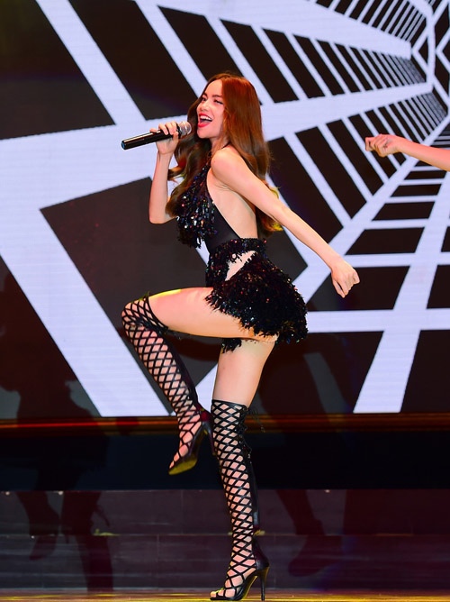 Hồ Ngọc Hà ngày càng bạo dạn 