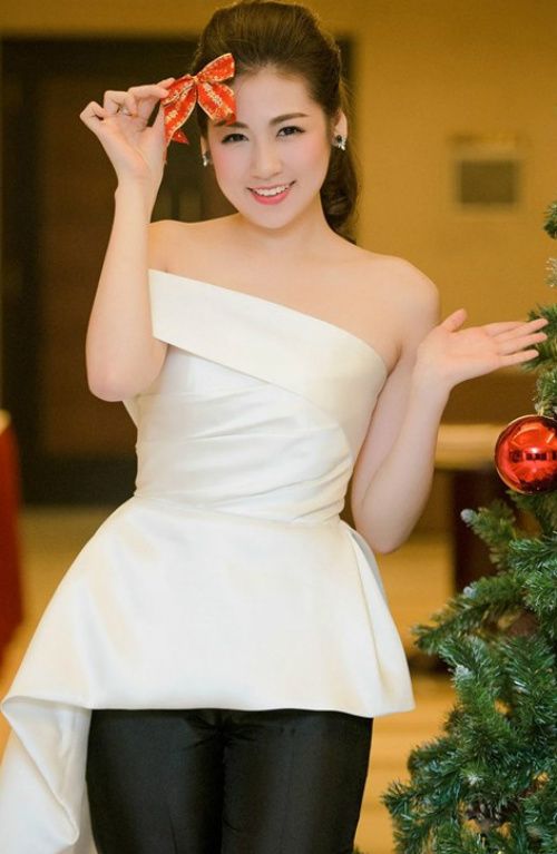 Á hậu Tú Anh ngày càng gợi cảm từ khi làm MC - 9