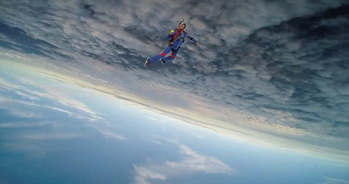 Không tưởng: Nhảy dù chơi tennis ở độ cao 4.000m - 4