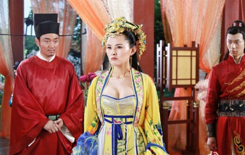 Phim "Bao Thanh Thiên" gây tranh cãi vì sao nữ hở bạo - 2