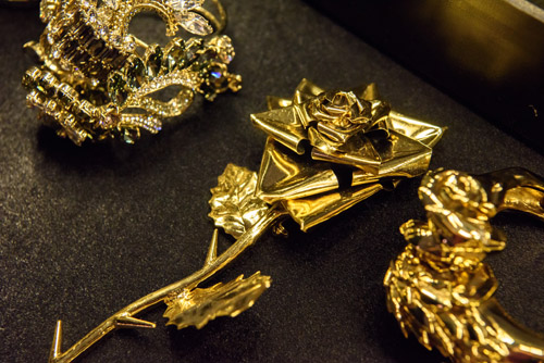 Choáng với tủ đồ kim cương của Đàm Vĩnh Hưng - 9