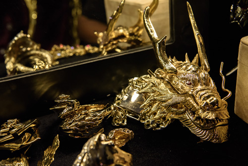 Choáng với tủ đồ kim cương của Đàm Vĩnh Hưng - 10