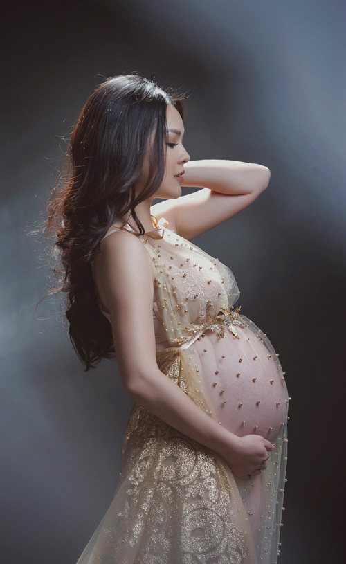 Dương Cẩm Lynh mặc xuyên thấu khoe bụng bầu 9 tháng - 3