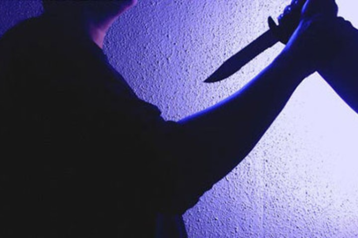 Cãi nhau, vợ vác dao chém chồng khâu 30 mũi - 1