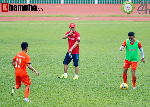 Tuyển thủ Việt Nam luyện đá tiki-taka "như Barca" - 5