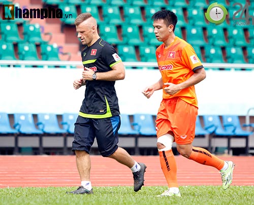 Tuyển thủ Việt Nam luyện đá tiki-taka "như Barca" - 1