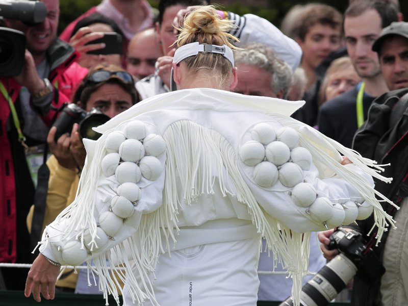 Venus, Serena Williams mặc hớ hênh, khó hiểu nhất Wimbledon - 10