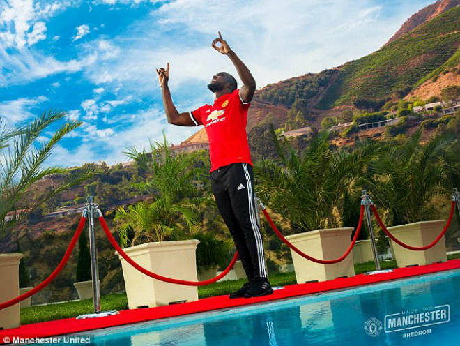 Lukaku chính thức về MU: Không lấy áo Rooney, chọn kế vị Ibra - 4