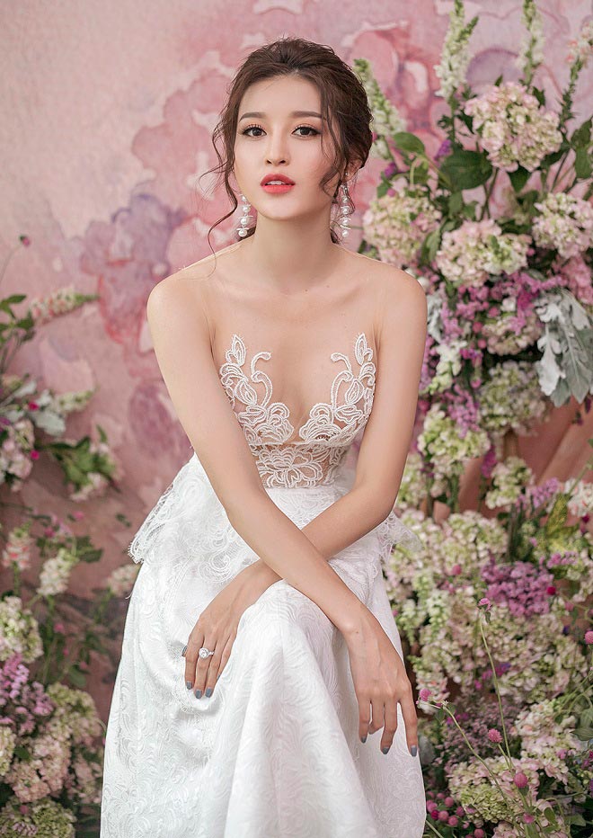 Huyền My mặc đầm trong suốt khêu gợi, lấp ló vòng 1 đầy - 3