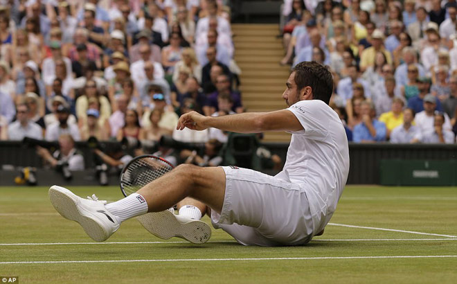 Clip hot Wimbledon: Những tuyệt kĩ mê hồn của Federer - 2