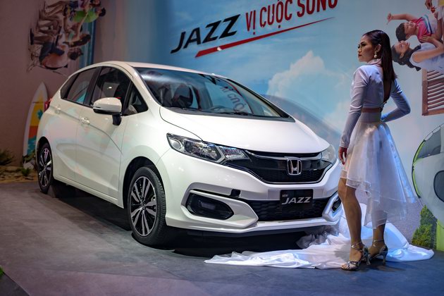 Honda Jazz tai Viet Nam ra cua hang gia 600tr dong