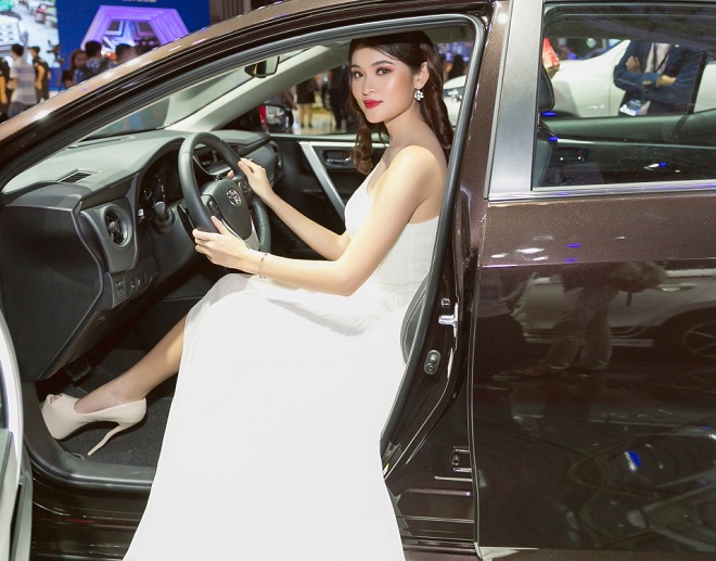 Đỗ Mỹ Linh đẹp lấn át Hoa hậu Hoàn vũ 2015 - 11