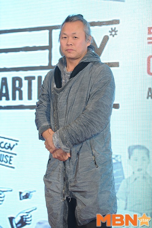 Đạo diễn của loạt phim 19+ bị kiện vì ép diễn viên đóng cảnh nóng - 1