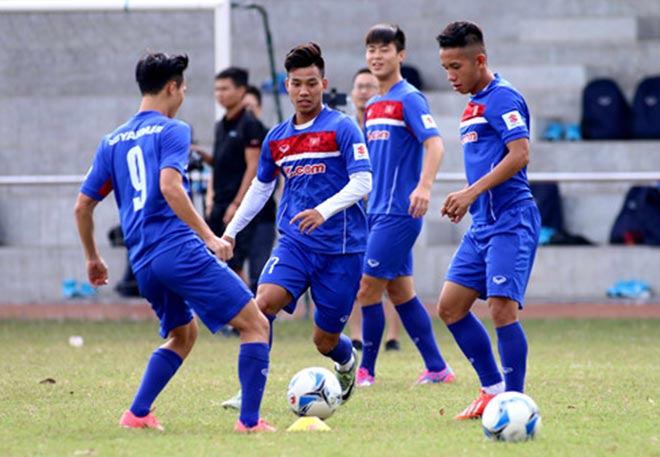 U23 Việt Nam: Tuấn Anh lãng tử cất lời ca, Công Phượng bị khóa chặt - 1