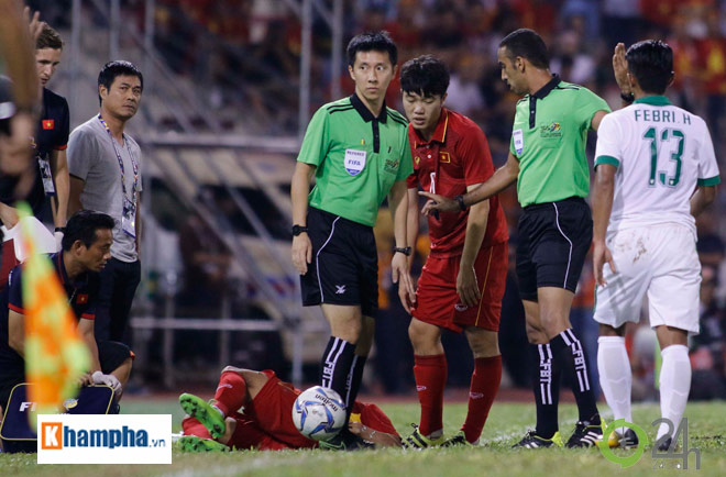 Công Phượng "bắn tiếng Anh" cứu U22 VN khỏi đòn "đấu võ" của Indonesia - 4