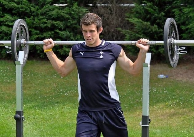 "Vua tốc độ" Gareth Bale miệt mài tập 6 múi, sắp vượt mặt CR7 - 3