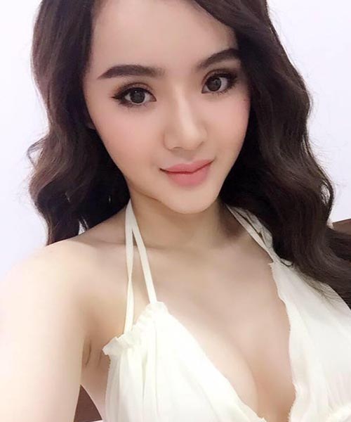 Không kém chị, em gái Angela Phương Trinh cũng có bờ môi &#34;ảo thuật&#34; - 13