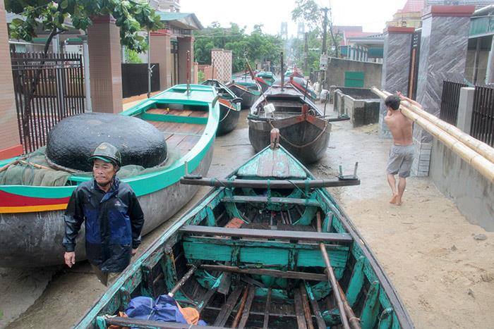 CẬP NHẬT bão số 10: Bão đổ bộ, tháp truyền hình cao 100m đổ sập - 17