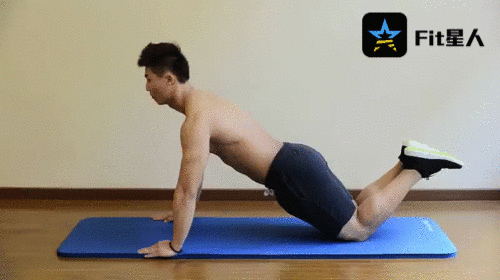 "Vua Khang Hy" U50 khiến vợ kém 17 chết mê vì múi bụng đá tạc - 4