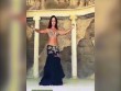 "Đứng hình" vì màn múa bụng quá sexy của cô nàng gợi cảm