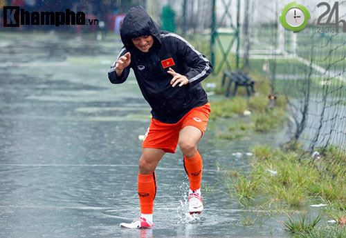 ĐT Việt Nam: Niềm hy vọng từ Hàn Quốc "nếm mùi" dầm mưa - 2