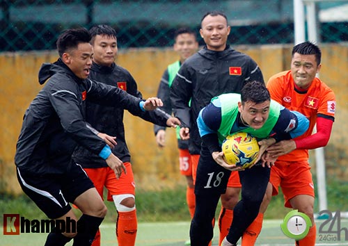 ĐT Việt Nam: Niềm hy vọng từ Hàn Quốc "nếm mùi" dầm mưa - 4