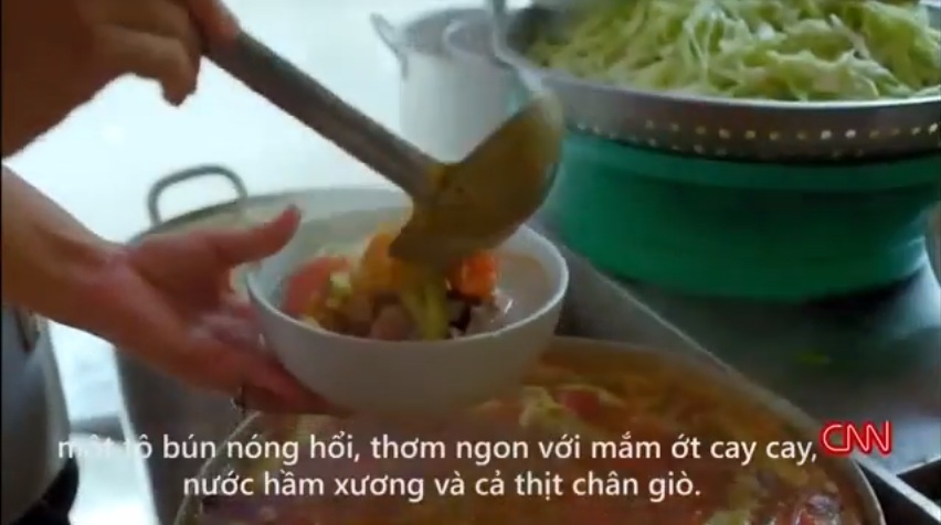“Bún chửi” nổi tiếng Hà Nội được khen trên truyền hình Mỹ - 3
