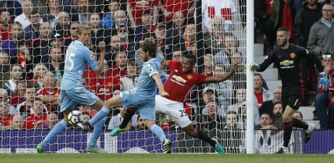 Video HOT NHA: Bàn thua khiến Mourinho, Pep chết lặng - 2