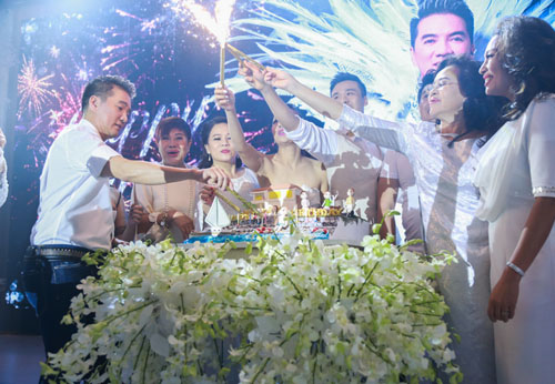 Choáng với tiệc sinh nhật như lễ cưới của Đàm Vĩnh Hưng - 8