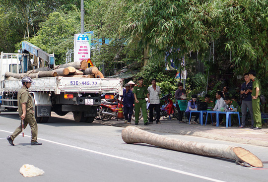 Trục cần cẩu gãy, thiếu niên 15 tuổi chết oan - 1