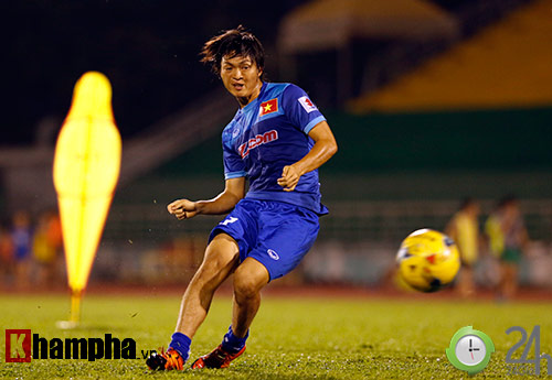 ĐTVN: Hữu Thắng "đặt cược" ở cặp Công Vinh - Công Phượng - 4