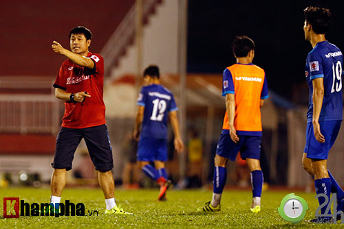 ĐTVN: Hữu Thắng "đặt cược" ở cặp Công Vinh - Công Phượng - 10