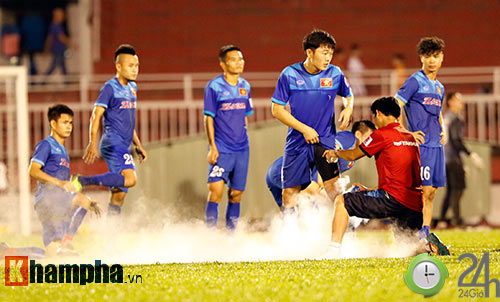 ĐTVN: Hữu Thắng "đặt cược" ở cặp Công Vinh - Công Phượng - 6