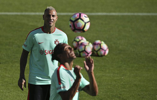 Ronaldo “luyện công” chờ vùi dập hai đội nhược tiểu - 8