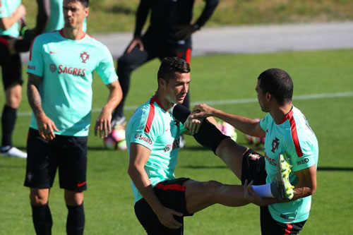 Ronaldo “luyện công” chờ vùi dập hai đội nhược tiểu - 5